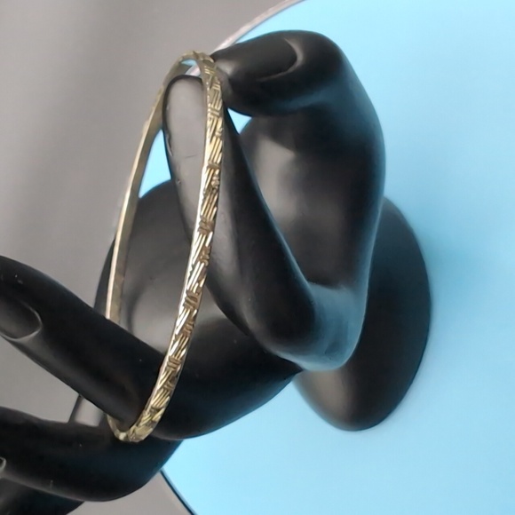 💵2/$10Bundle and Save💵 Gold Toned Textured Bangle Jingle Bracelet - Picture 3 of 7